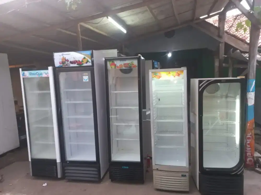 Showcase pendingin Minuman
