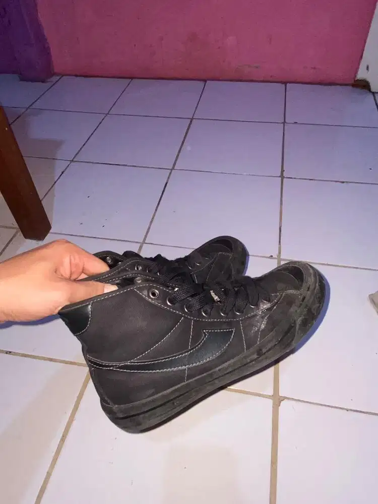 Sepatu Compass Retrograde Hi Decon Triple Black