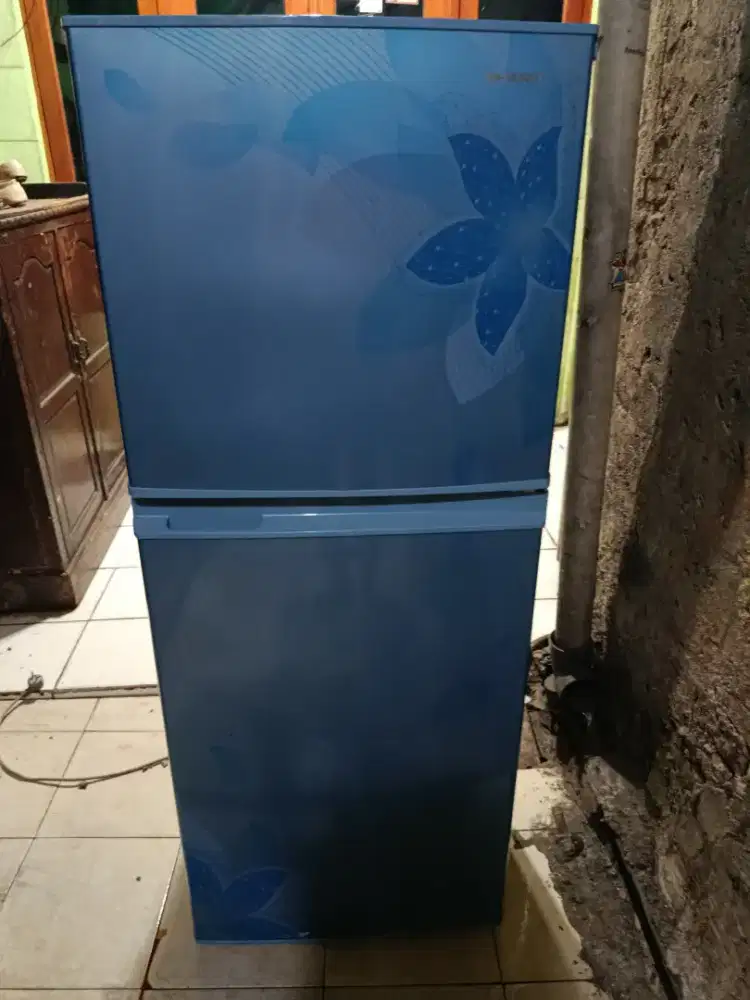 Kulkas 2 pintu merek sharp