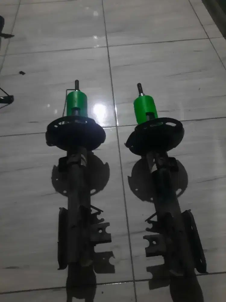 Shocbreker depan ertiga old