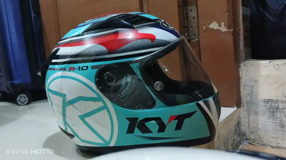 Helm KYT full face