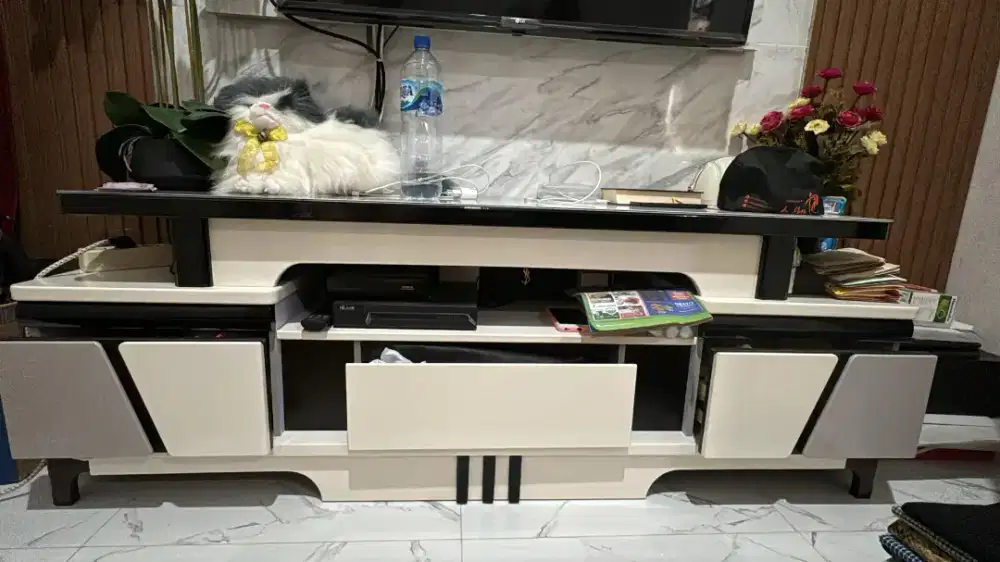 MEJA TV ATAU BUFFET TV