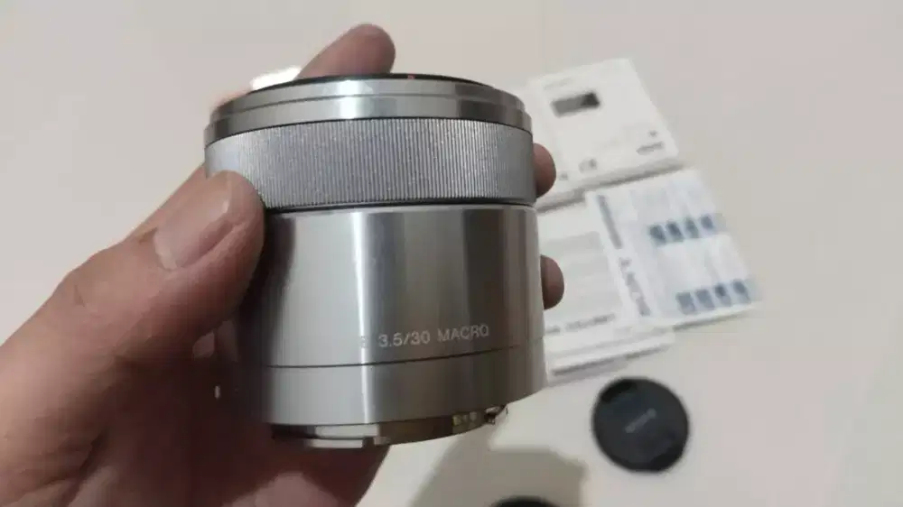 Lensa makro sony E 30mm mulus full set