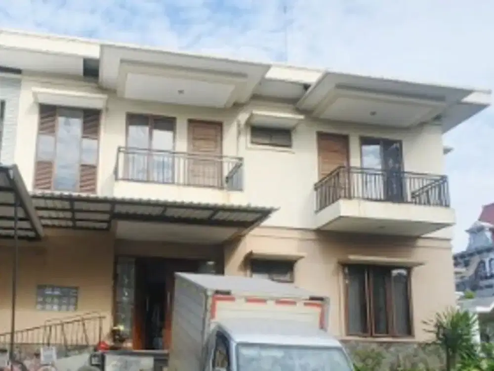 Rumah Versailles BSD City tipe hook,  Luas 367/300 m2