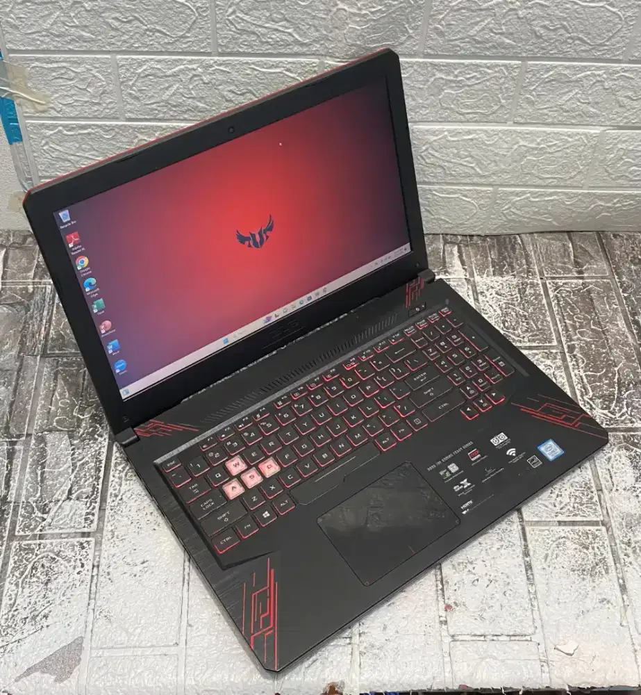 gaming! Asus TUF FX504 i7-8570H 8/512 GTX 1050