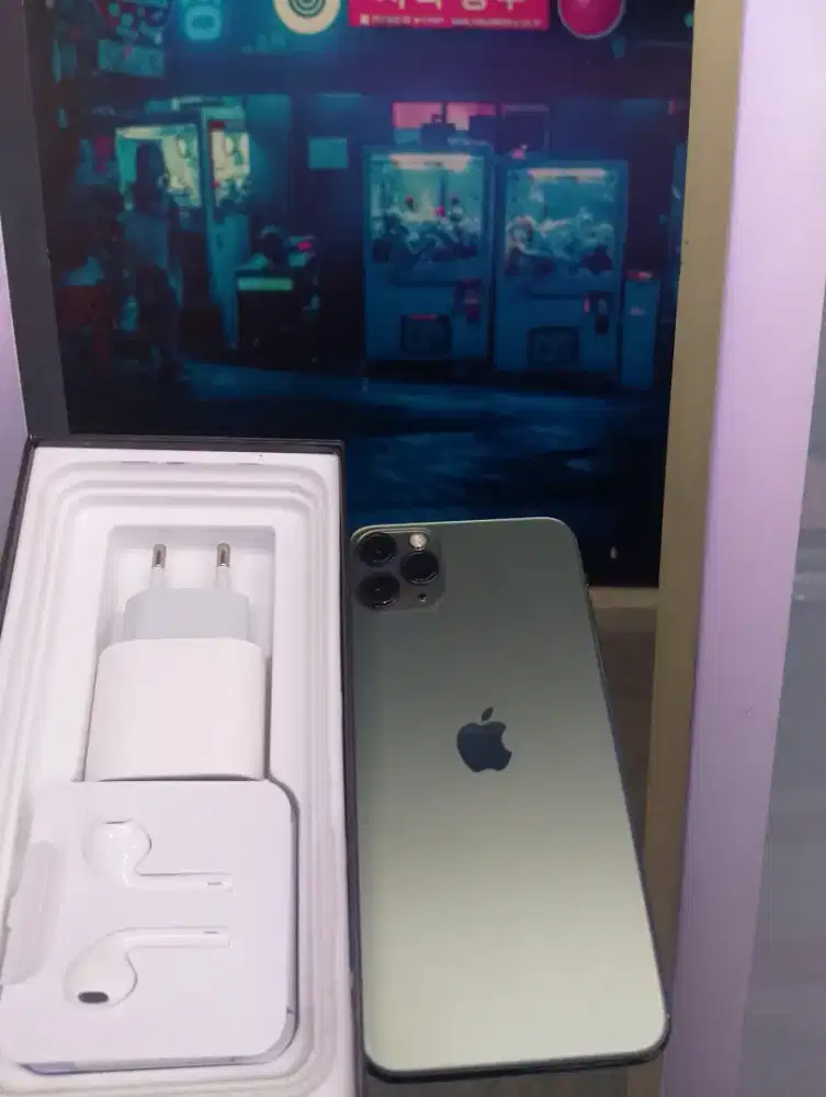 Iphone 11 pro max 256gb masih baru cek aja