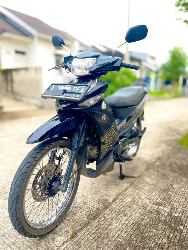 Vega ZR 2010 hitam.