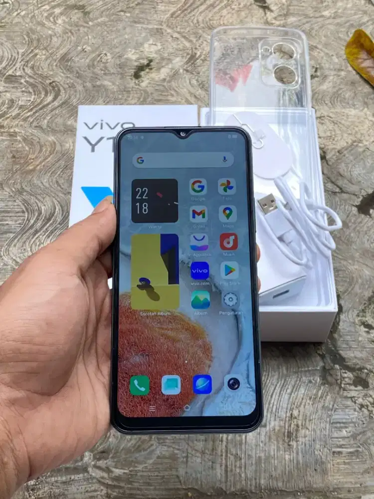 VIVO Y18 RAM 8/256 MULUS LENGKAP