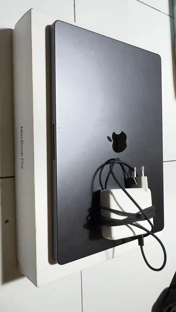 Macbook pro M3 pro 16 inchi istimewa