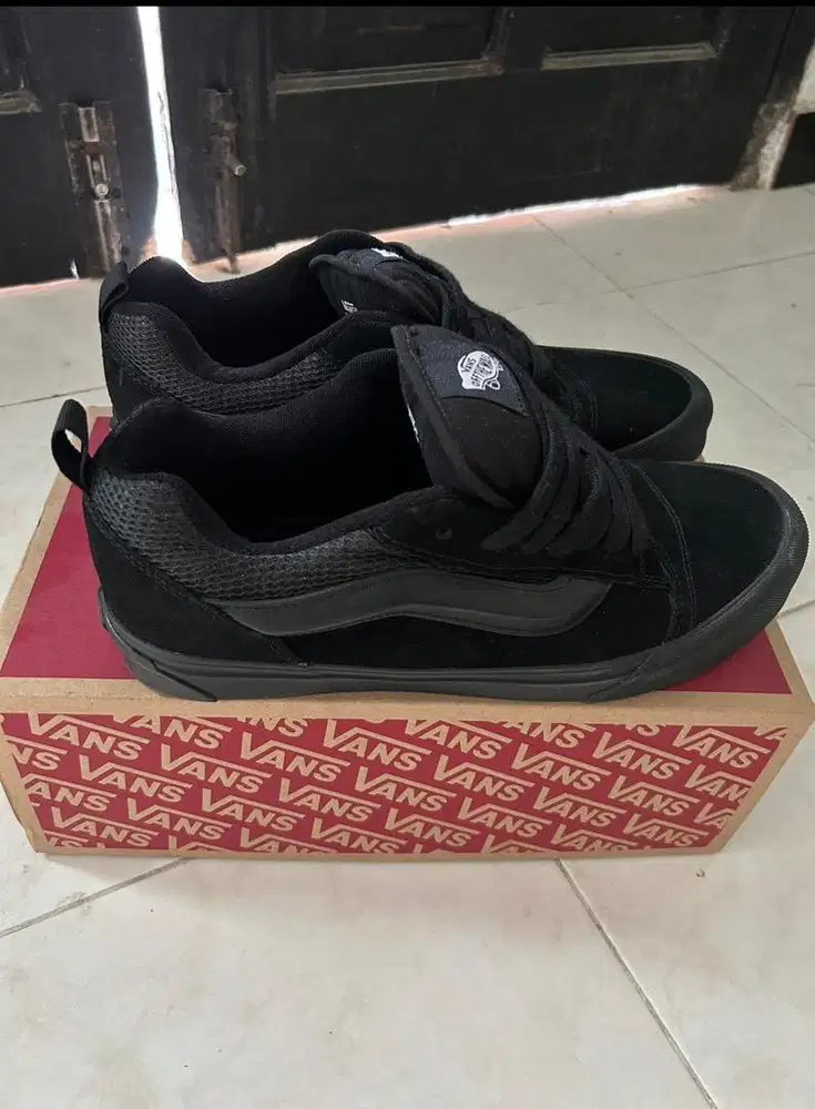 Sepatu Vans knu Black
