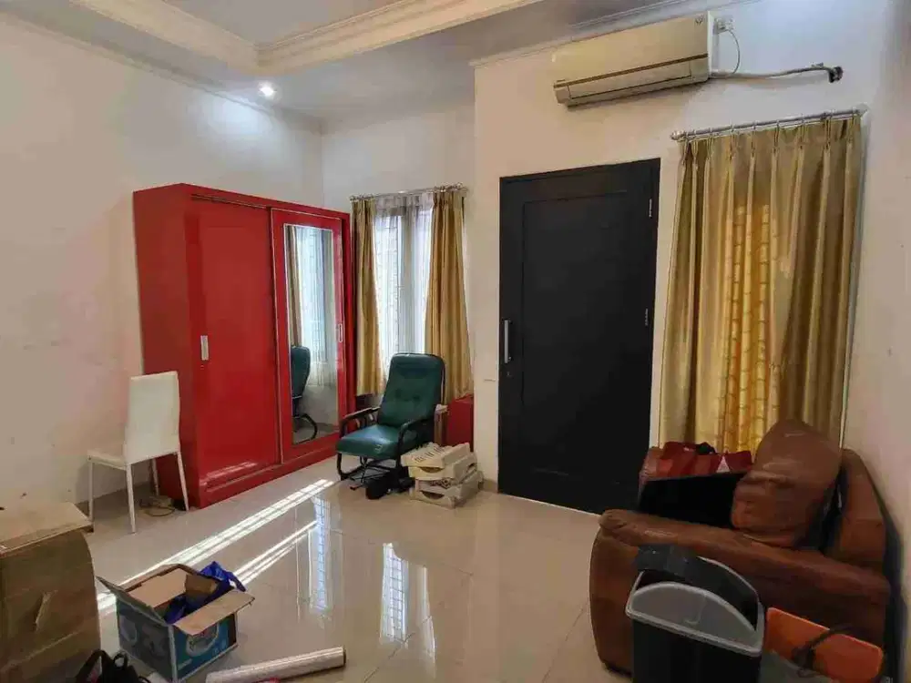 Rumah siap huni 3,5 lantai tomang
