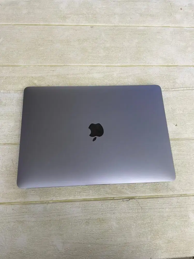 Macbook Pro 2018 13 touchbar 8gb/512gb i5 2.3ghz iris bekas original