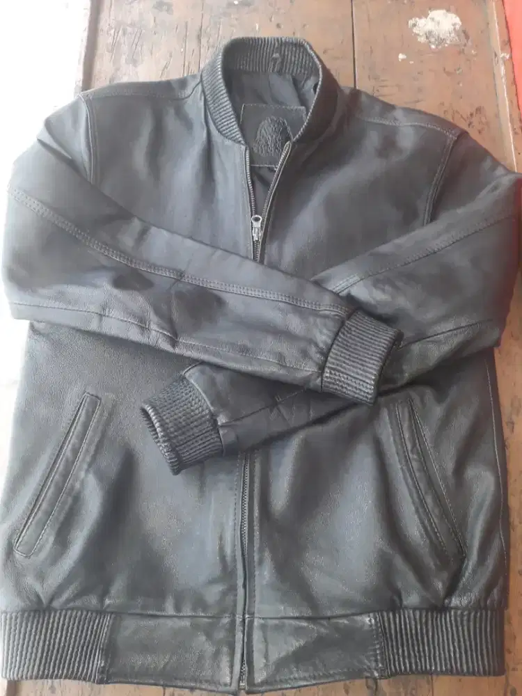 Jaket kulit domba merk  Broock