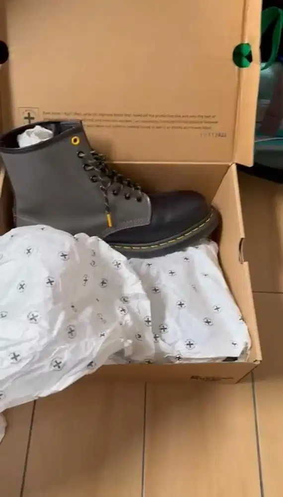 Dr martens original barang koleksian limited Nego