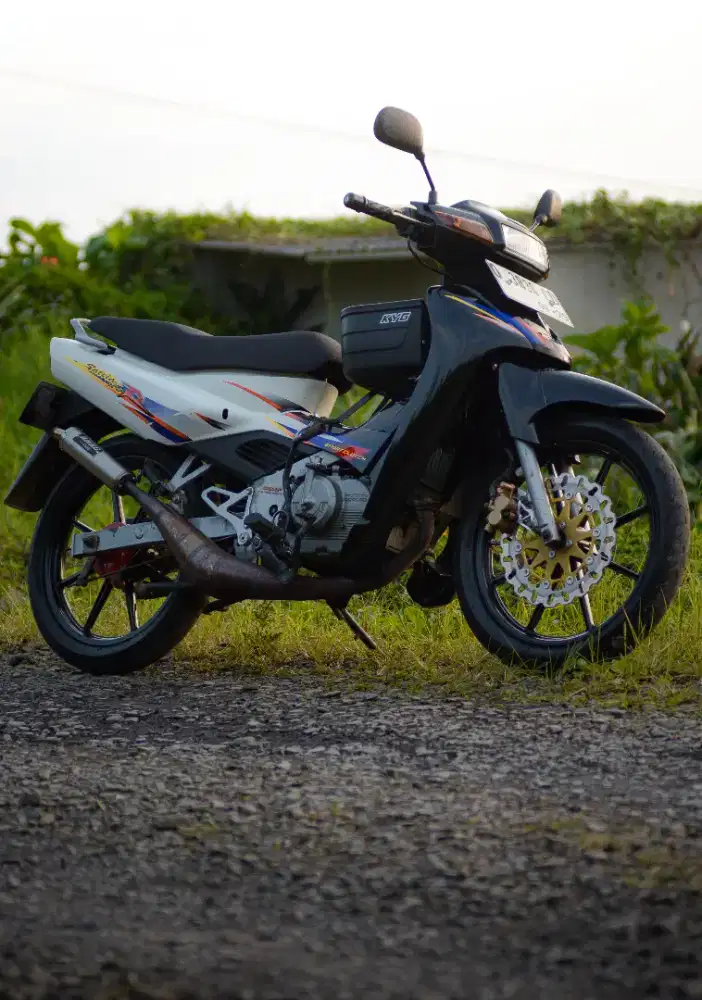 Suzuki satria lumba 2001 hitam