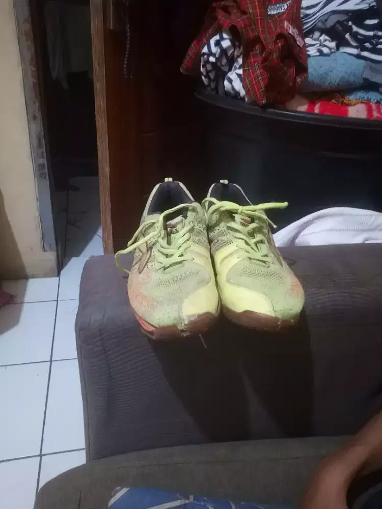 Sepatu sport second