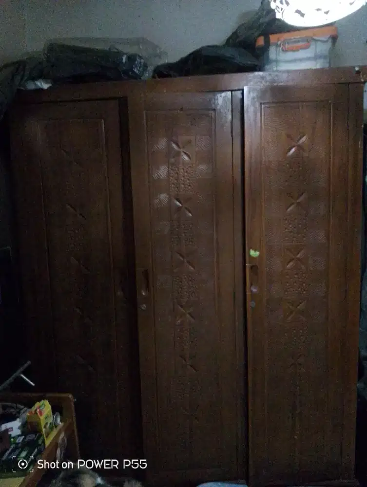 Lemari Kayu Jati 3 Pintu