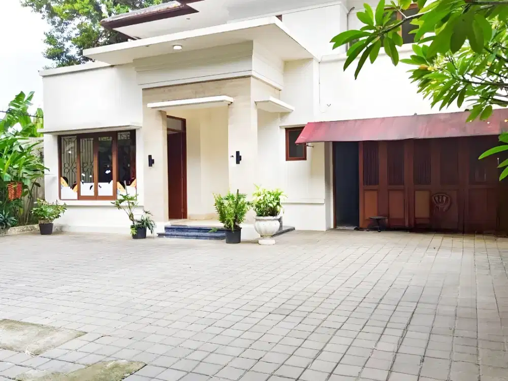 Jual Rumah Modern Luas 1100m² di Area Antasari Cipete