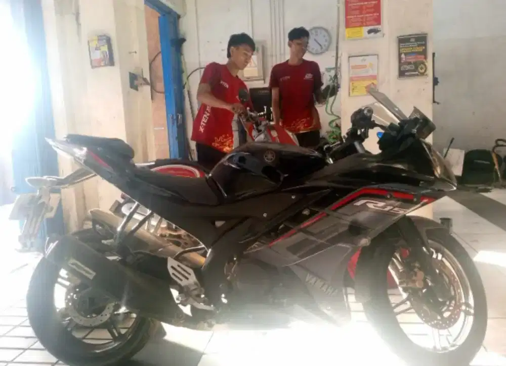 Motor Yamaha R15