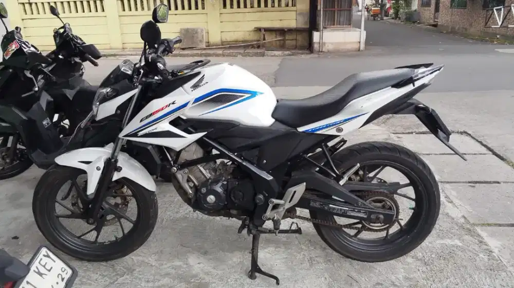 Honda cb 150r putih biru