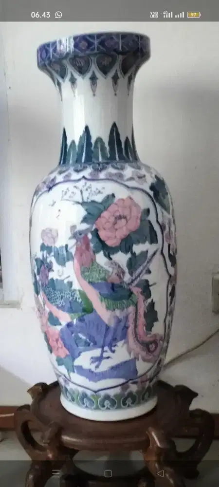Keramik vas dari China.