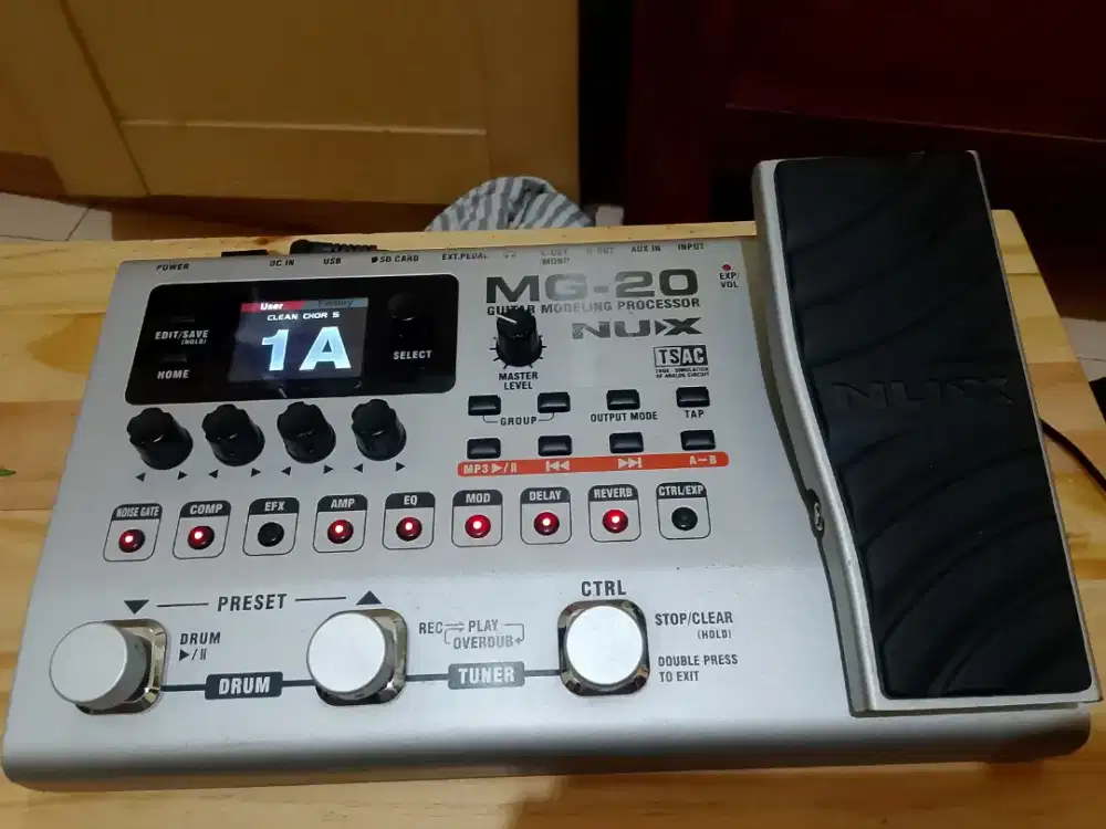 Efek Gitar NUX MG 20