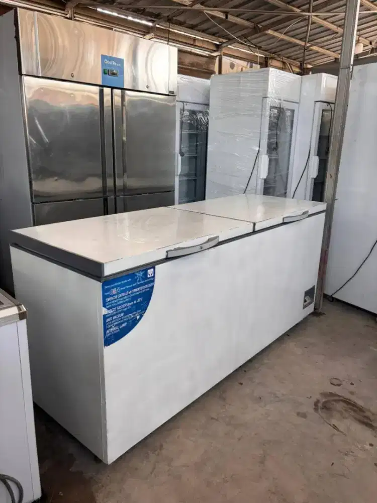Freezer box 2 pintu 715 liter