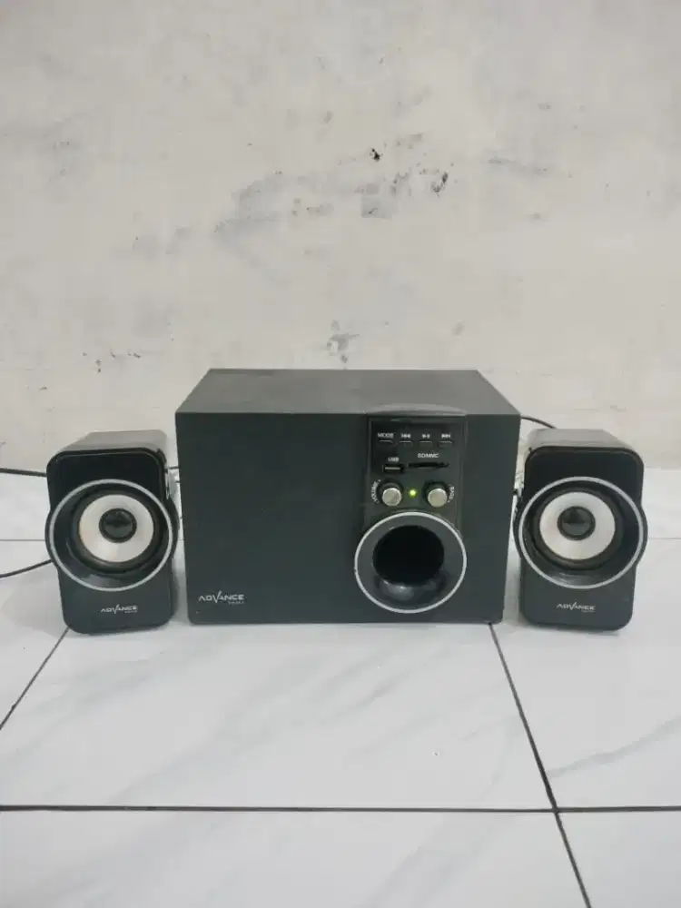 Speaker aktif Advance