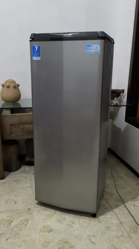 Kulkas 1 pintu AQUA AQR-D217 kapasitas besar 187l