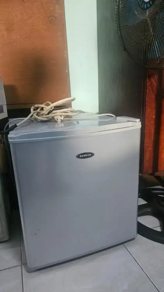 KULKAS MINI SANKEN