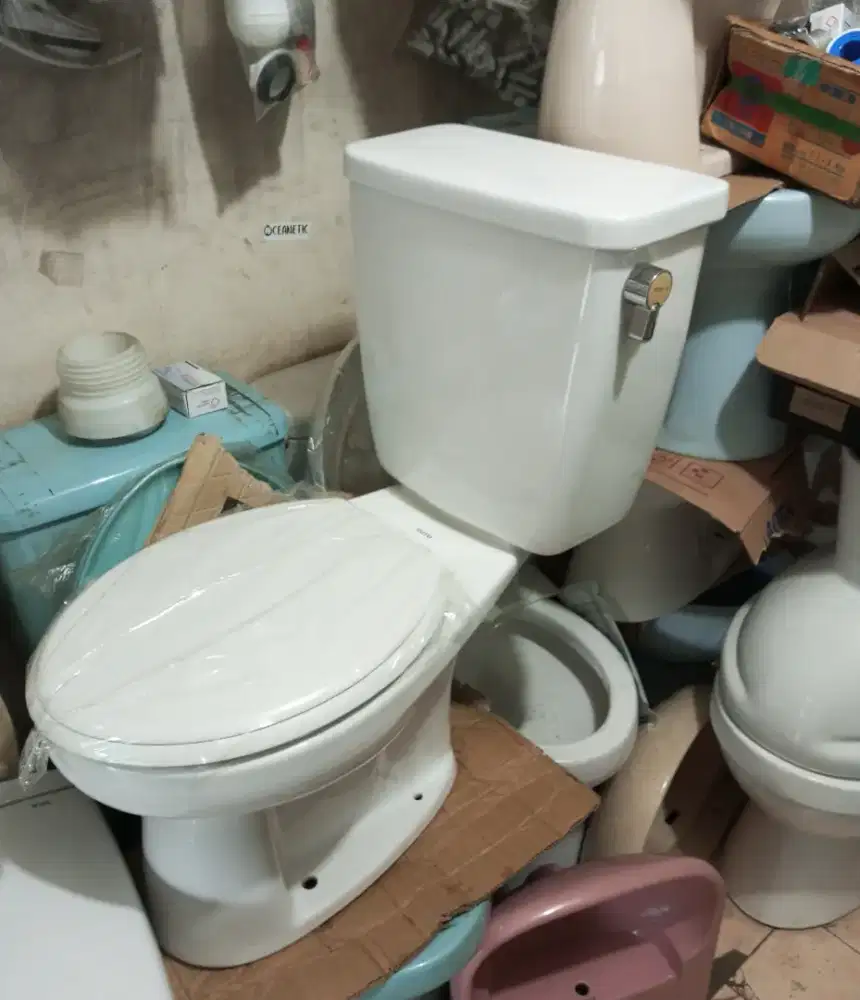 Closet duduk toto cw 516 engkol samping siap pakai
