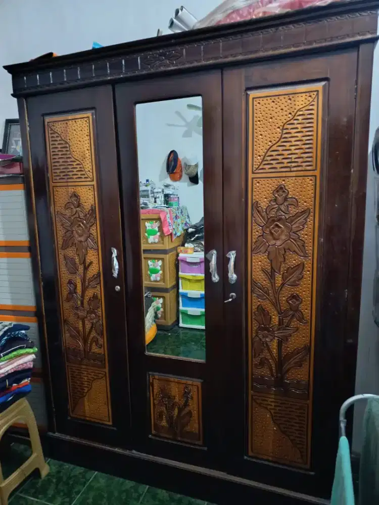 Dijual lemari kayu 2 pintu