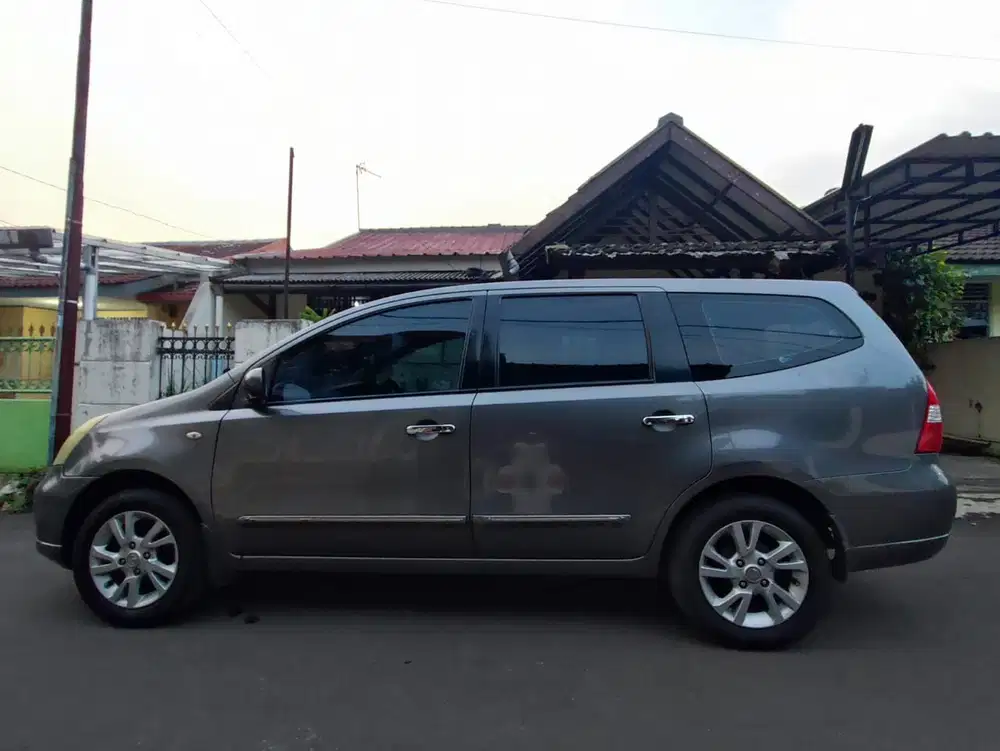 Nissan Grand livina 2011 Bensin