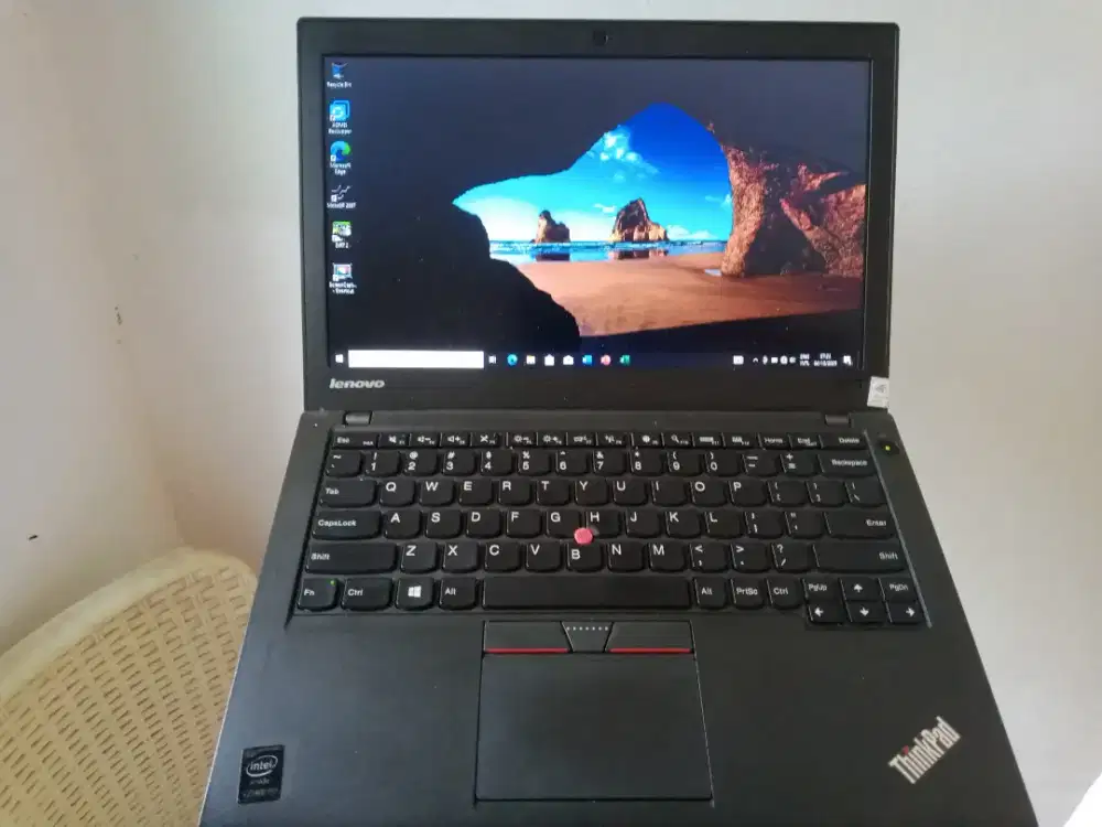 Laptop lenovo thinkpad i5 ram 8 ssd 128 ngebut