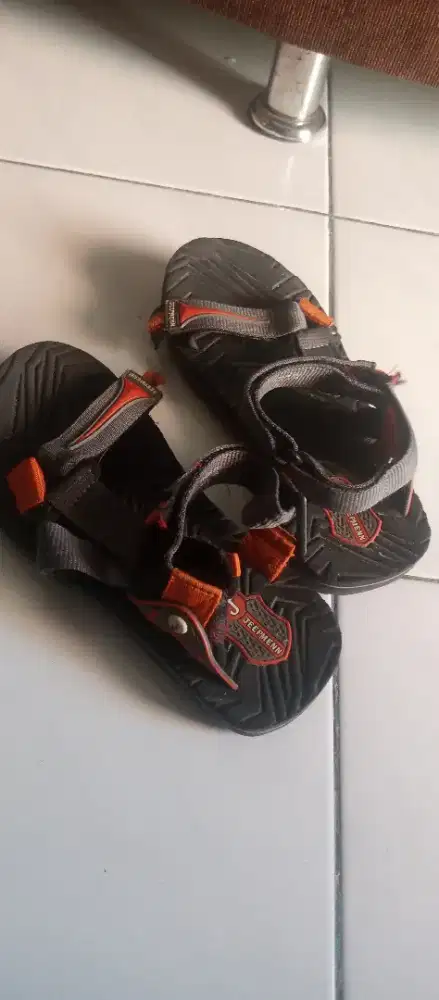 Sayangnya anak-anak sandal perepet, buat cowok/ cewe masih bagus mulus