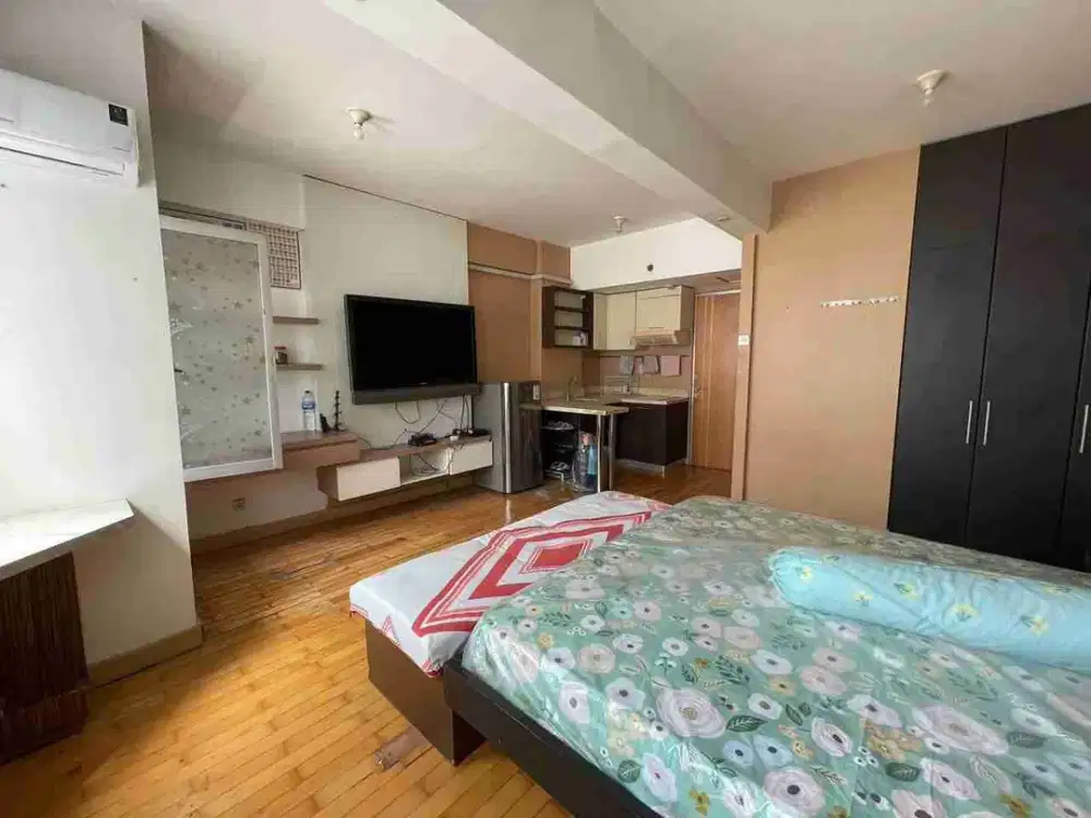 Disewakan Apartemen Puncak permai 2BR jadi 1 br loss dekat pakuwon mall