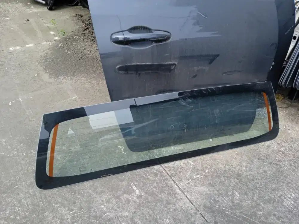 Kaca belakang hilux dan triton