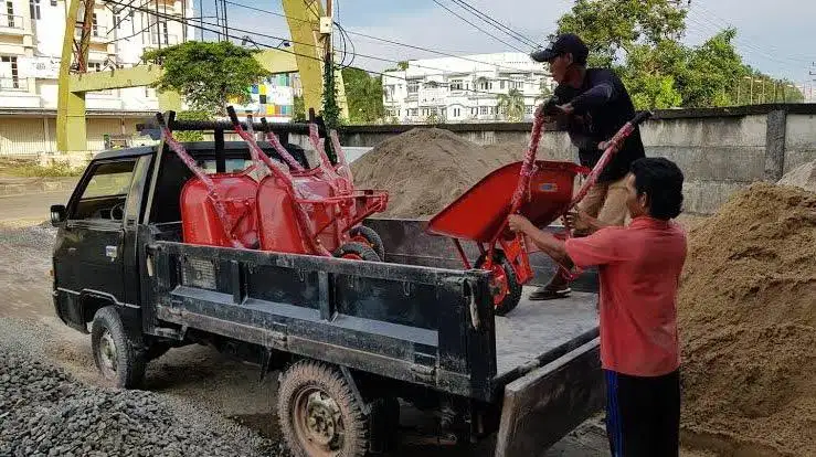 sopir toko bangunan matrial