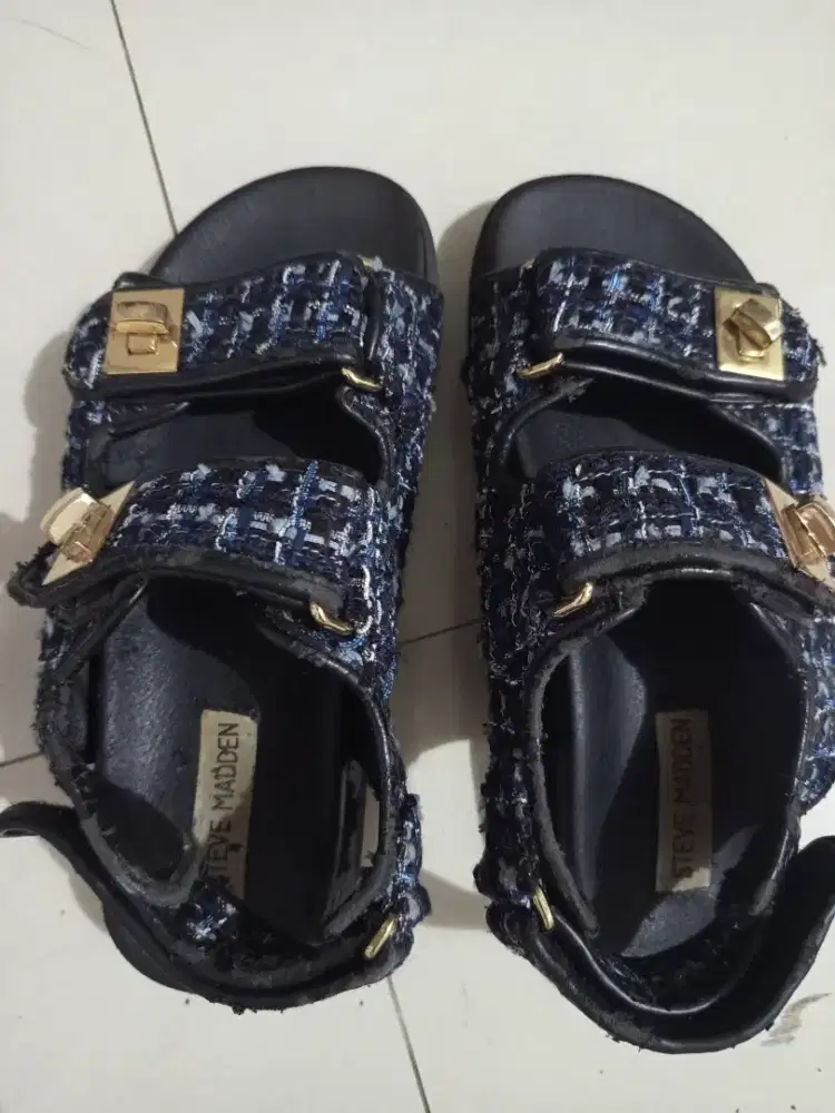 Sepatu sandal STEVE MADEN