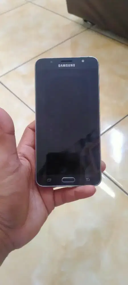 Samsung j7 biasa