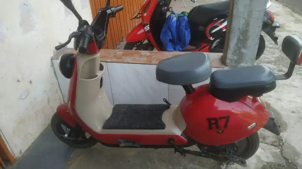 Sepeda listrik merk uniflay
