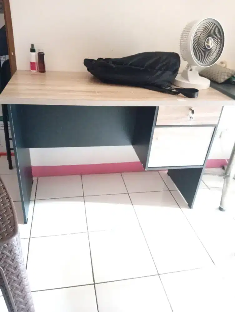 Jual Murah Meja Kantor Warna Cream