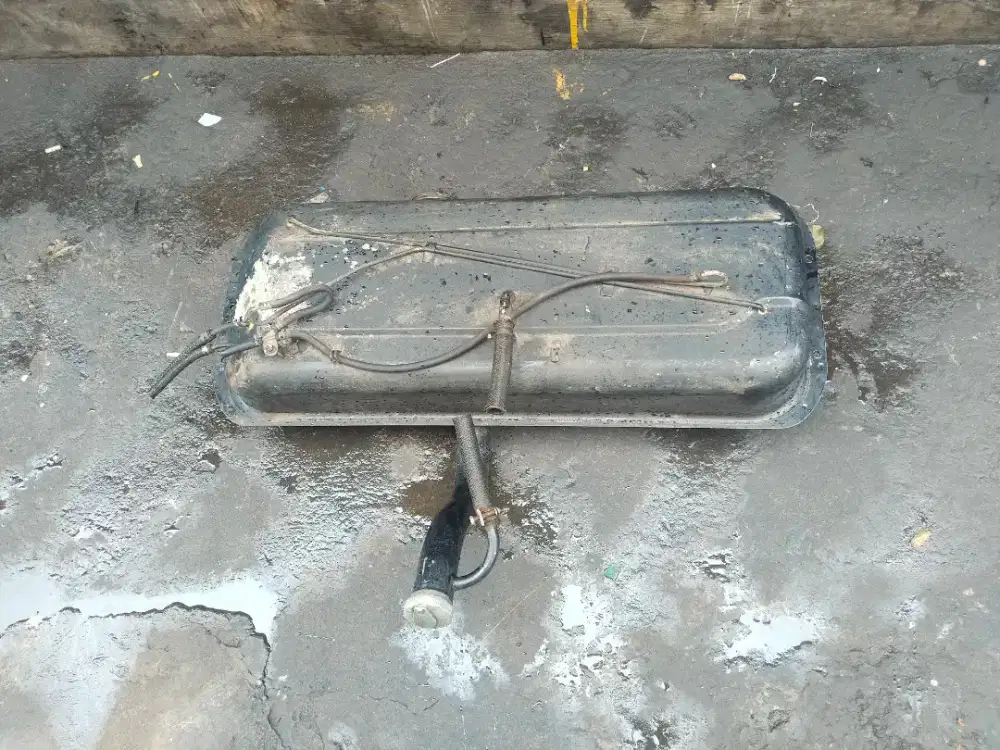 Mitsubishi l300diesel tangki minyak solar model pickup