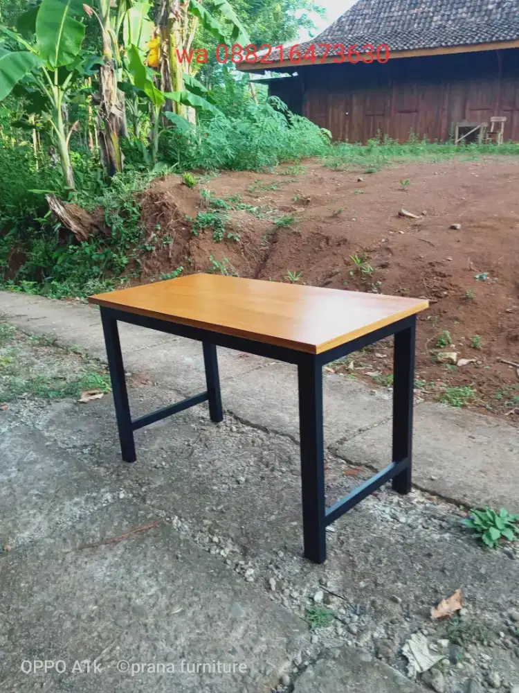 Meja cafe dan makan