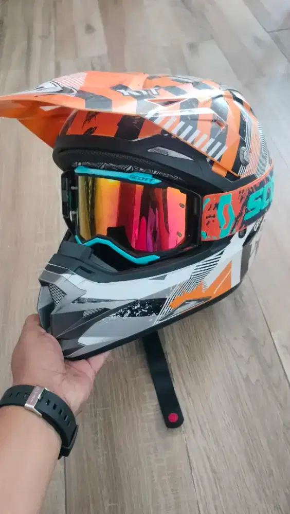 Helm Trail KYT Cross Over + Kacamata Scott