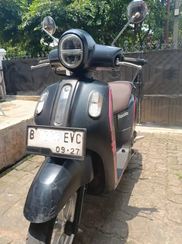 Yamaha Fazzio th 2022 mate black pajak mati 2 tahun low km murah