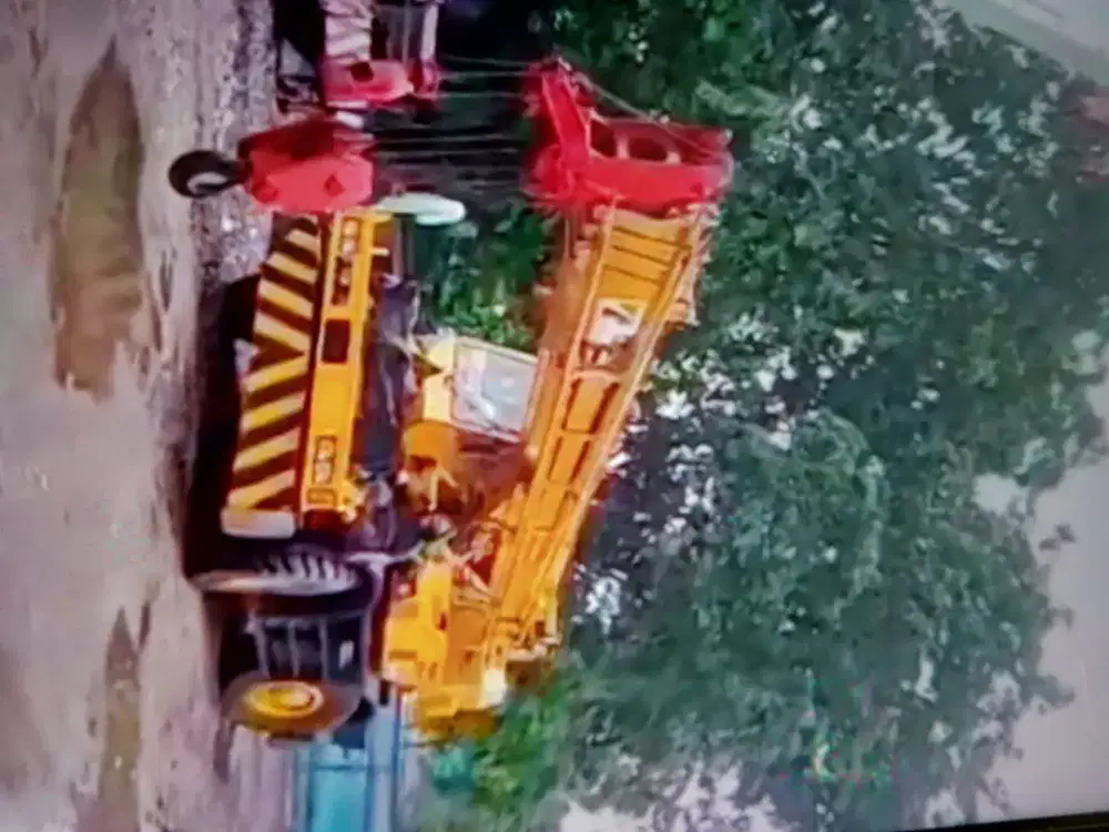 Raughterain crane tadano 35 ton tahun 2001