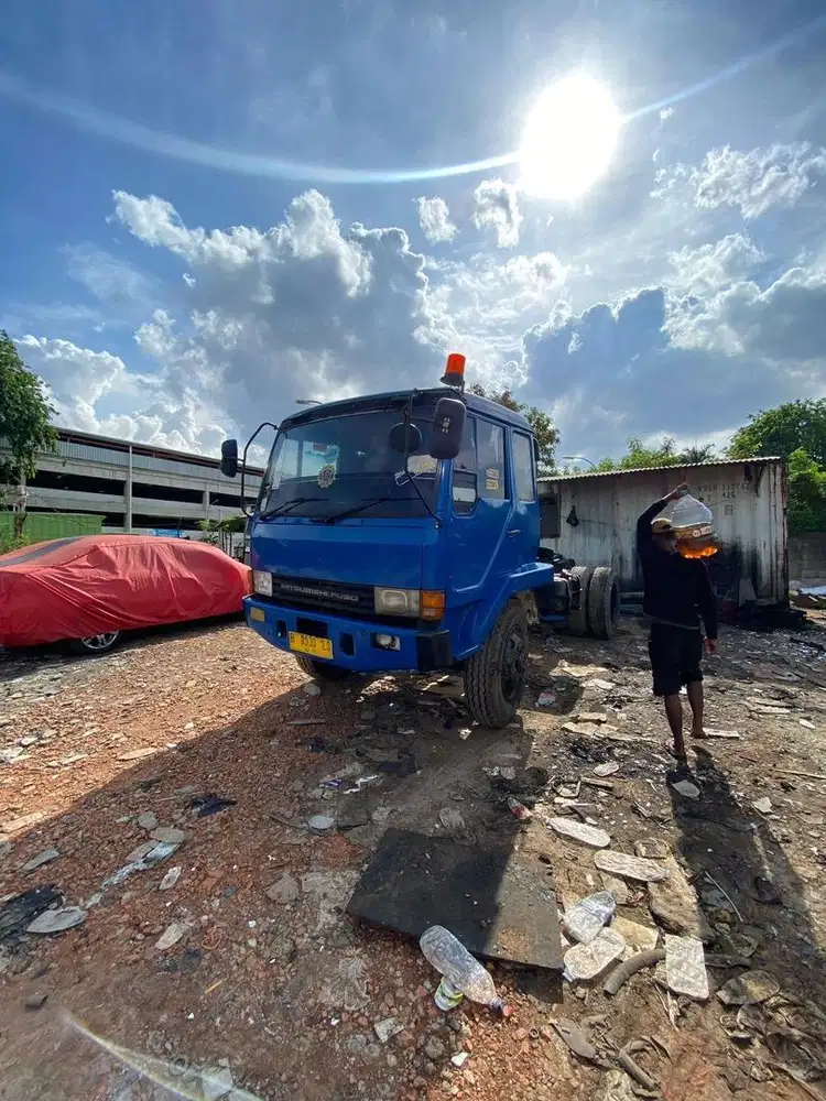Mitshubhisi fuso trailer tahun 2011