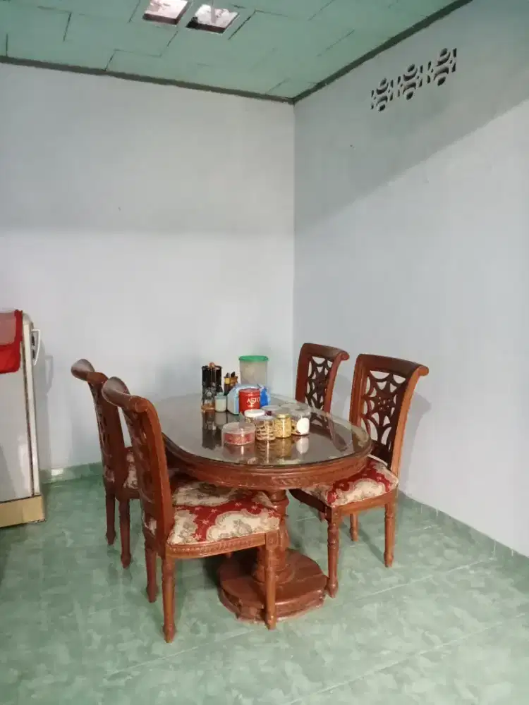 Dijual 1 set meja makan kuno antik