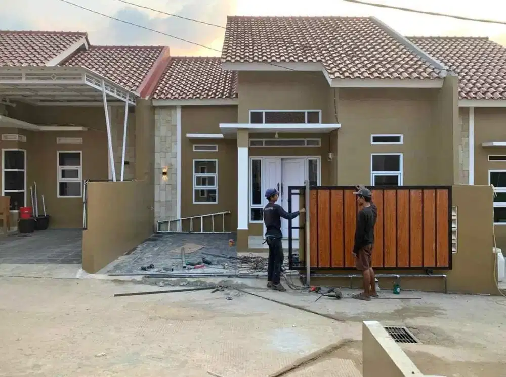 Rumah mewah dekat dengan pusat kota dan stasiun akses 2 mobil